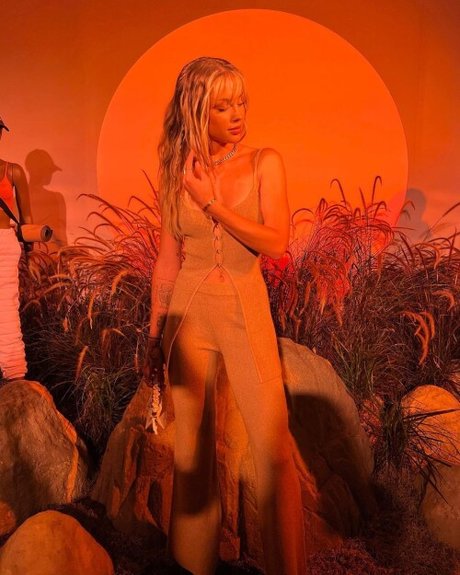 プールファックOnlyFans アートヌード アーカイブ