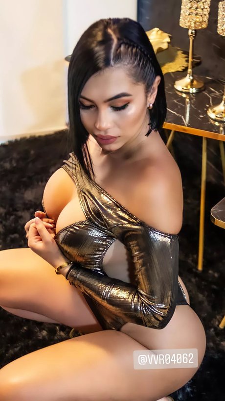 Colombiana Bombshell Mel エロティックなスター ギャラリー