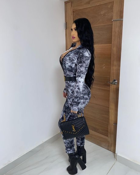 Colombiana Bombshell Mel アートスター 写真