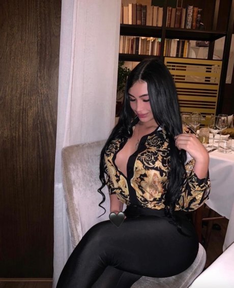 Colombiana Bombshell Mel アートスター 画像