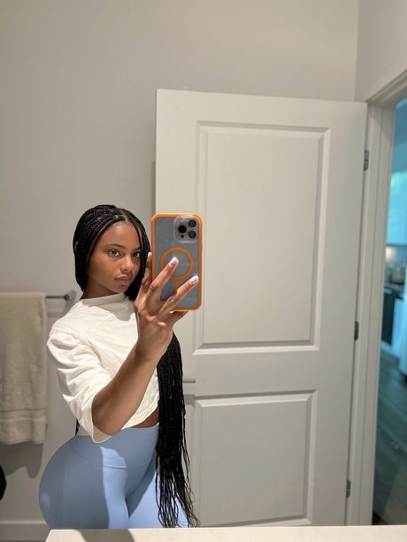 ポーグエボニーオンリーファンズ アートxxx 写真