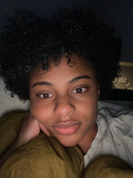 18歳のオンリーファンズ ポルノ 写真