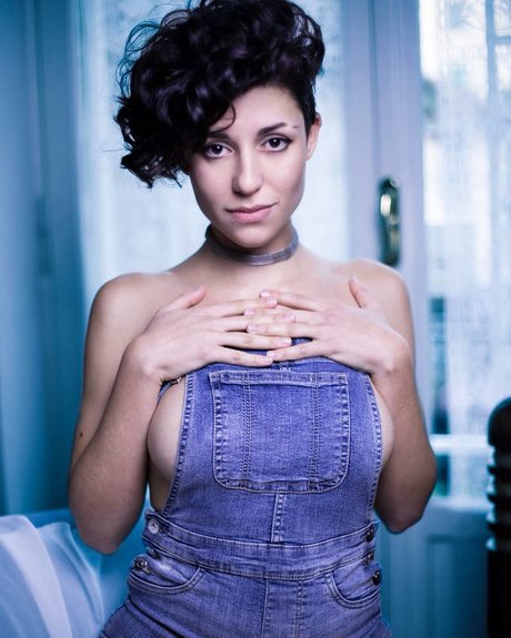 Ambra Pazzani HDモデル 画像