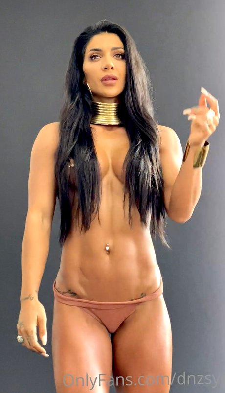 Deniz Saypinar ホットスター 写真