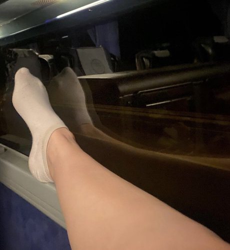 ミニドレス OnlyFans ヌード 写真