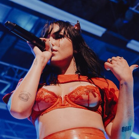 アジア人男性オンリーファンズ セックス 画像