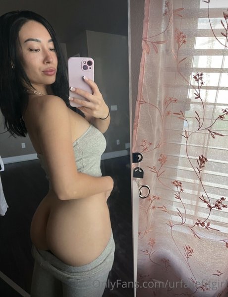 Xovalii エロティックなモデル 写真