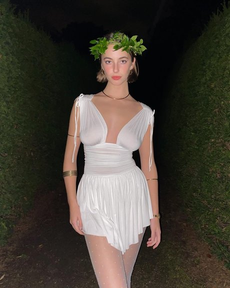 Amelie Manzoli ヌードモデル 画像