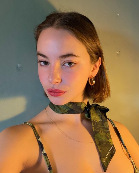 Amelie Manzoli ヌードスター 画像