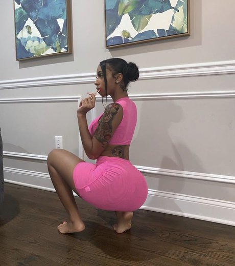 巨乳で曲線美のOnlyFans ホットセクシー 写真