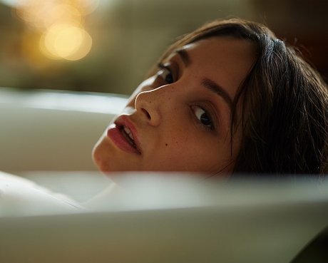 Olivia Linz_ ポルノスター アート ギャラリー