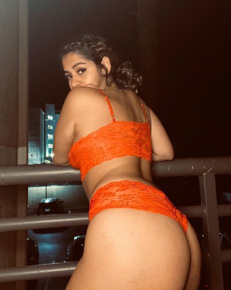 Lyann Diamond ヌードのポルノスター 写真