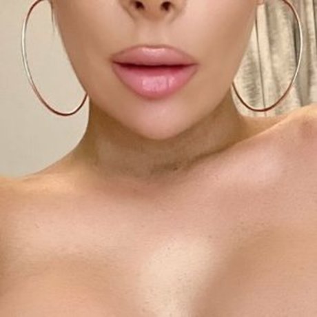 ポーグエボニーオンリーファンズ セクシー 写真