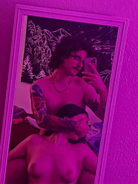 _444reagan アダルトスター 写真