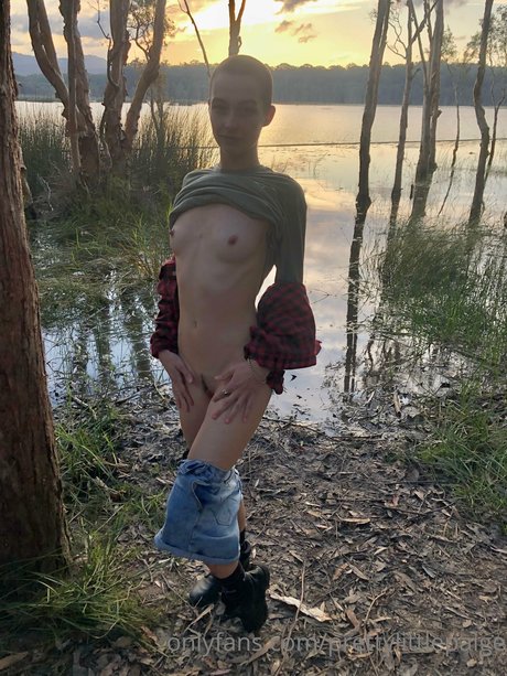 アラブのティーンズオンリーファンズ セクシーヌード ギャラリー