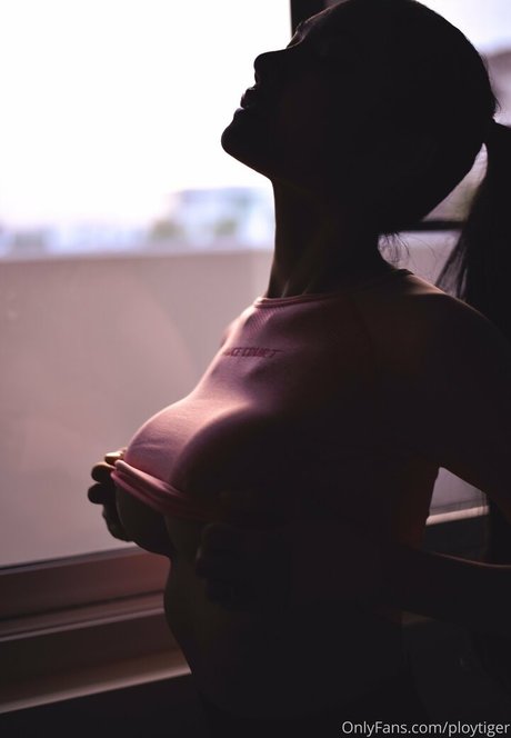 JOIティーンオンリーファンズ 無料ヌード 画像