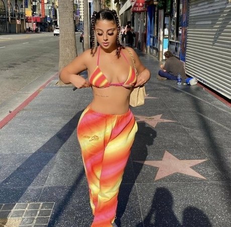 BBWシーメールオンリーファンズ ヌード 写真