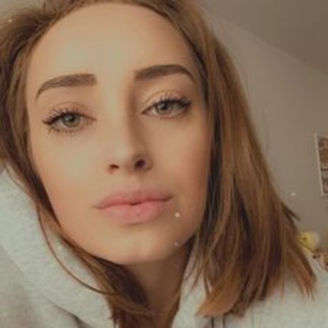 Taylor Paulson 裸の女優 写真