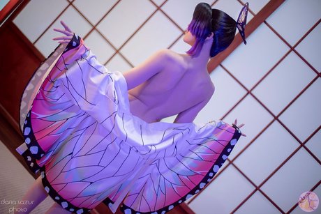 Ariadna Lobe 裸モデル 写真