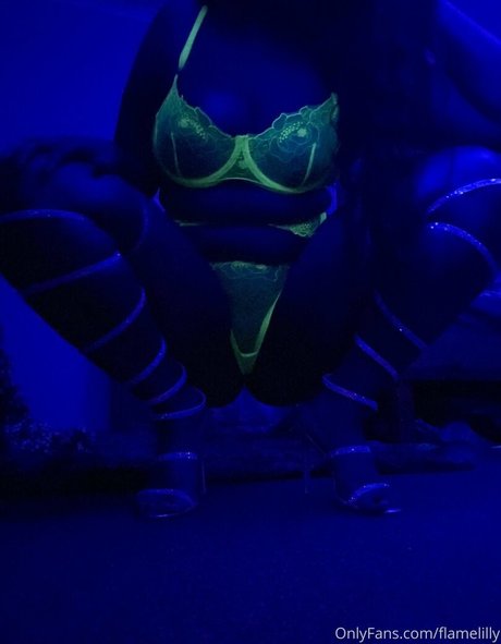 小さなオンリーファンズ ホットポルノ 画像