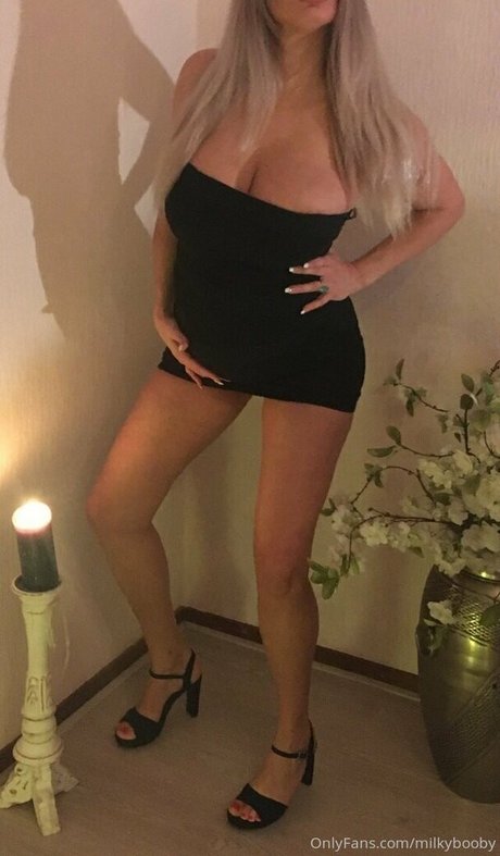 Milkybooby かわいいポルノスター 写真