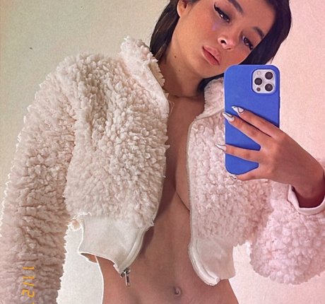 巨乳ブルネットオンリーファンズ セクシーヌード 写真