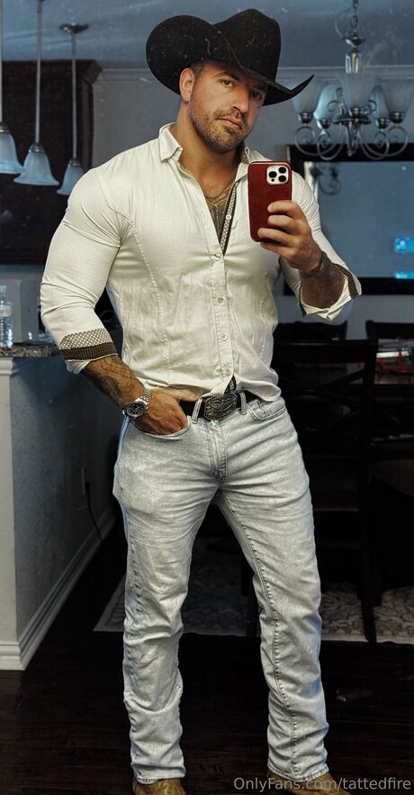 Tattedfire 裸の女優 画像