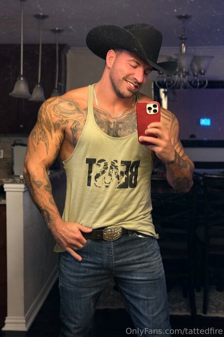 Tattedfire HDポルノスター 写真