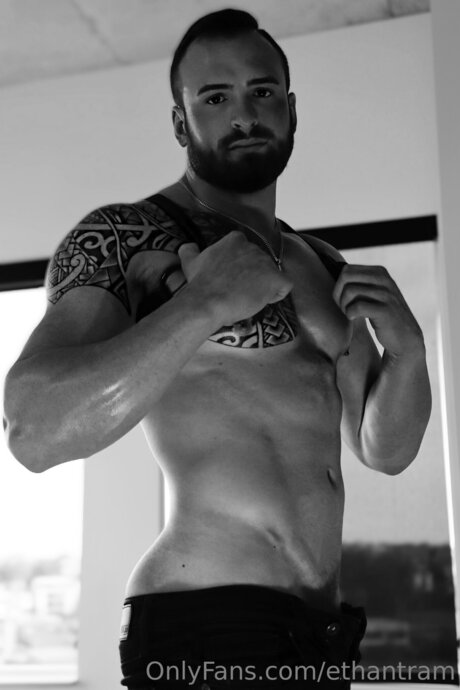 大きなお尻と巨乳のオンリーファンズ 無料エロ 写真