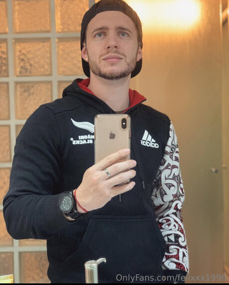 かわいいシーメールオンリーファンズ ホットセクシー 写真