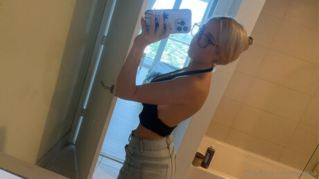 Ilylilaaa ポルノスター 画像