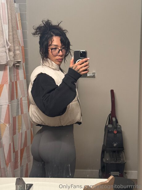 Yoursecretrito ポルノ女優 画像