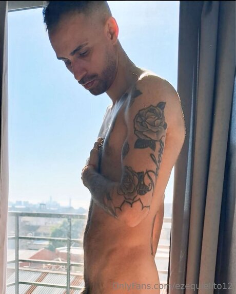 Ezequielito12 ポルノスター 独占 写真