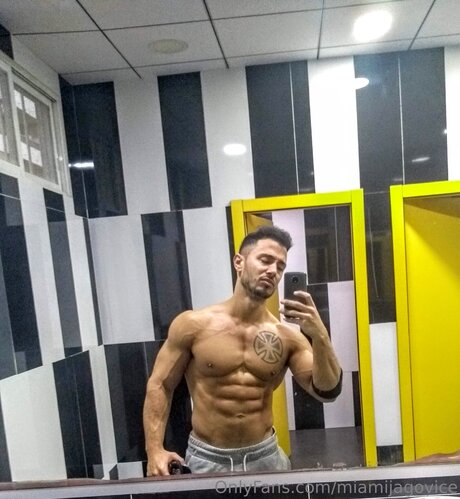 Miamijagovice 美しいモデル 画像