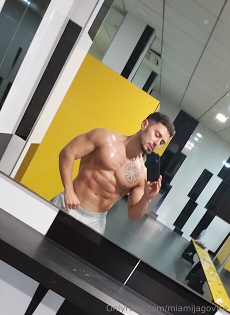 Miamijagovice 可愛いモデル 写真