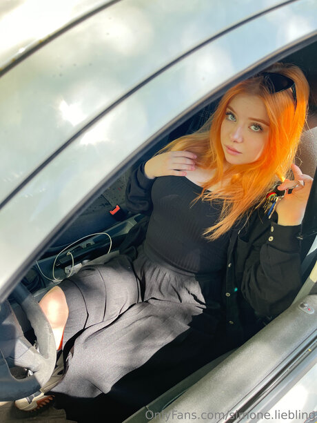 Simunka Show エロティックモデル 写真