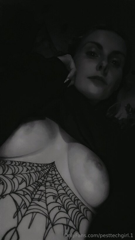 大きなお尻と巨乳のオンリーファンズ セクシーヌード 写真