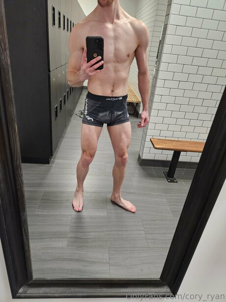 Cory Ryan 裸のモデル 写真