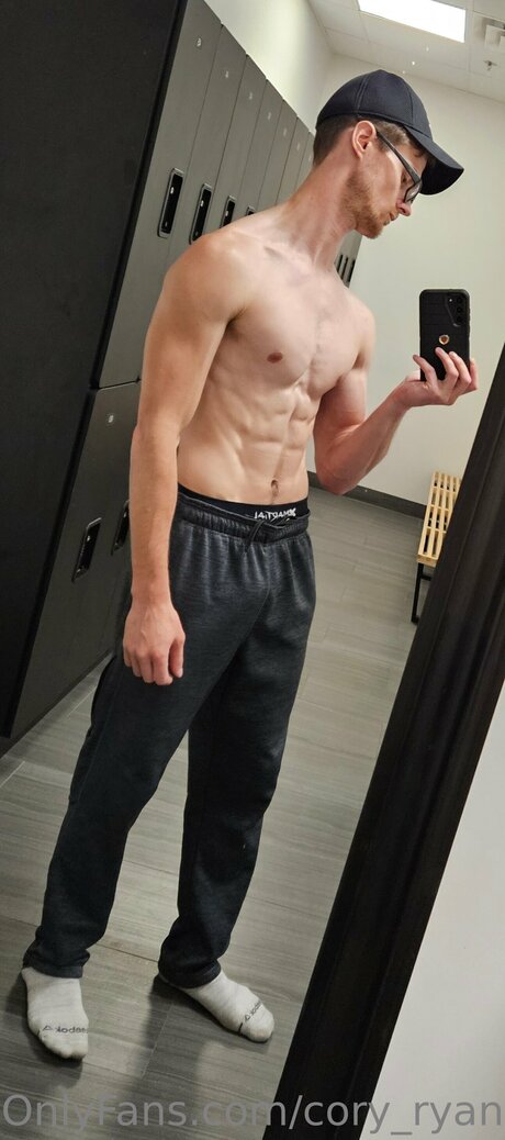 Cory Ryan 裸のモデル 画像