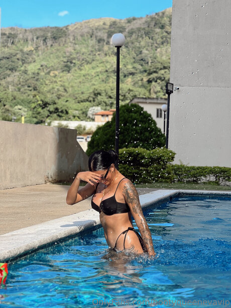 Bootyqueenevavip トップポルノスター 写真