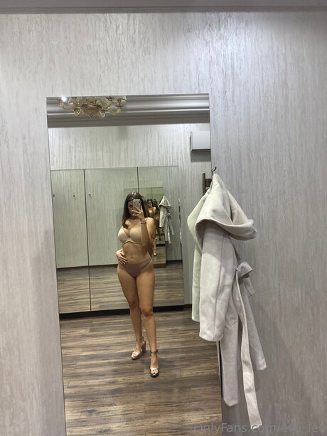 Eva Lee セクシーモデル 写真