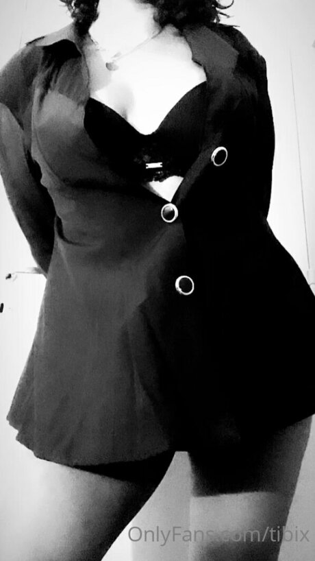 Tibix アダルトモデル 画像