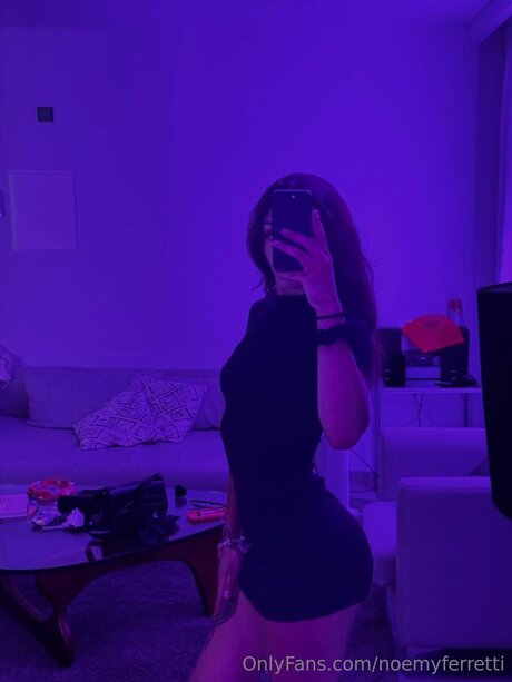 Noemyferretti スター ヌード 写真