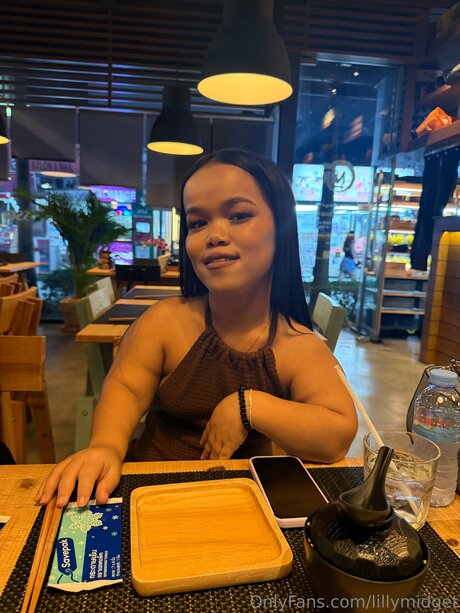 Lillymidget 裸のポルノスター 画像