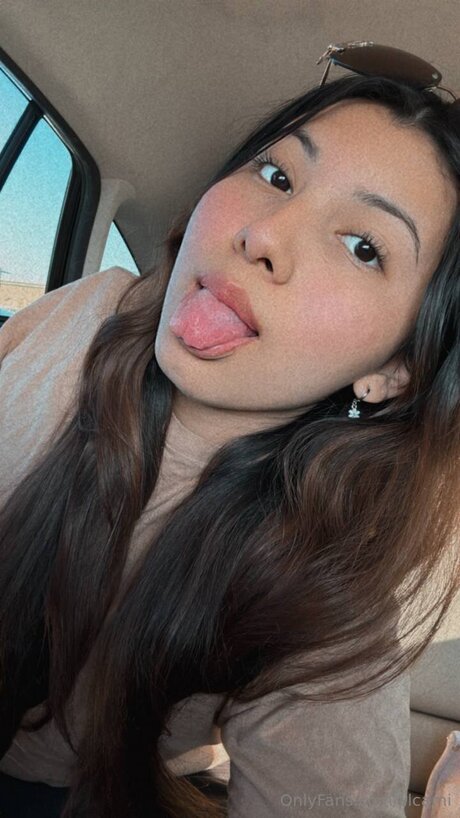 Lilcami ポルノモデル 画像