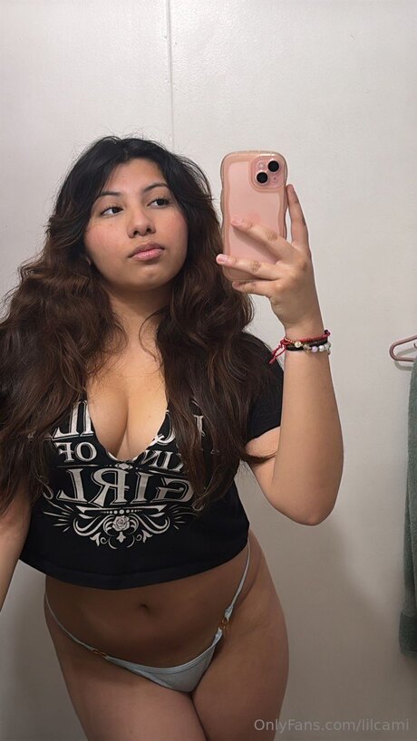 Lilcami ポルノ女優 写真