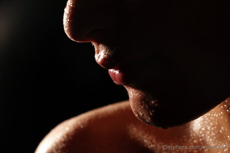 女性フィットネス オンリーファンズ 美しい裸 画像