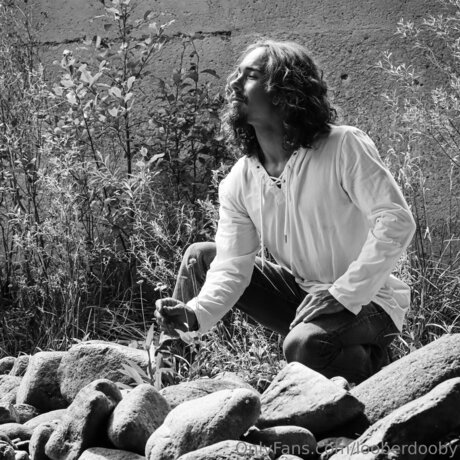 大きな乳首オンリーファンズ 無料裸 写真