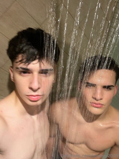 ブッシュ・オンリーファンズ アートヌード 写真