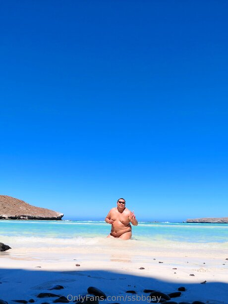 背が高くて巨乳のOnlyFans 美しい裸 写真